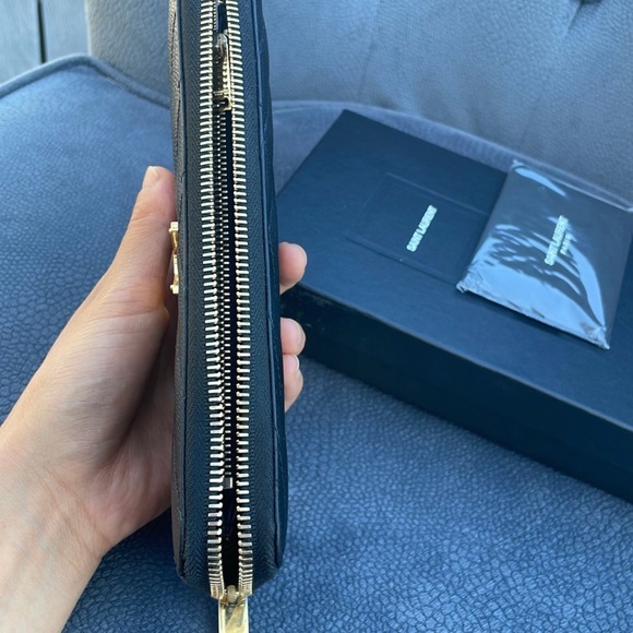 Authentic YSL Yves Saint Laurent black Zippy wallet - Picture 7 of 14